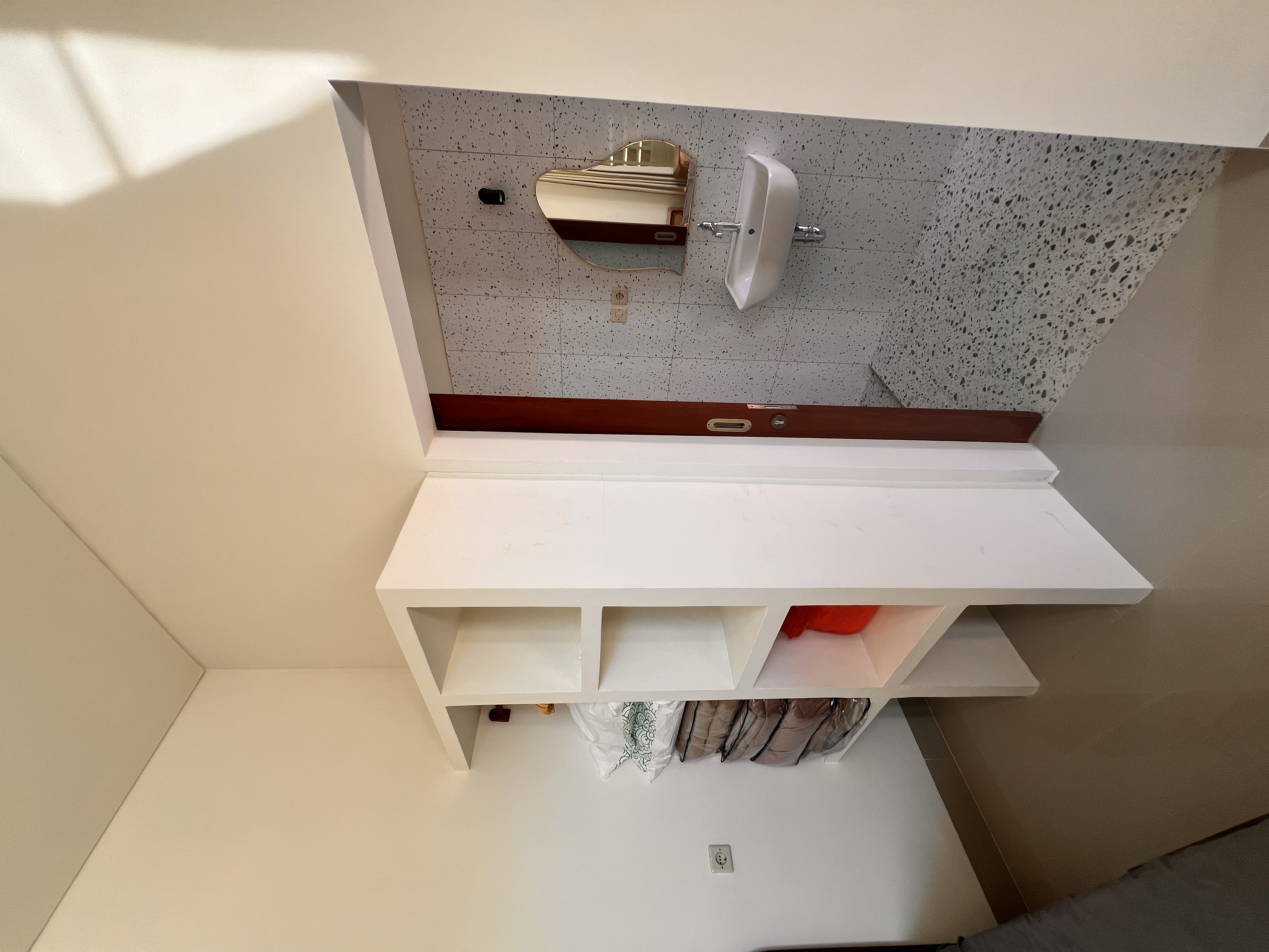 SistersZ en-suite bathroom with built-in wardrobe
